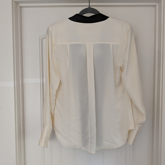 ⛔ sold ⛔ FRAME Contrast Inverted Notch Collar 100% Silk Blouse, size S - Picture 7 of 7